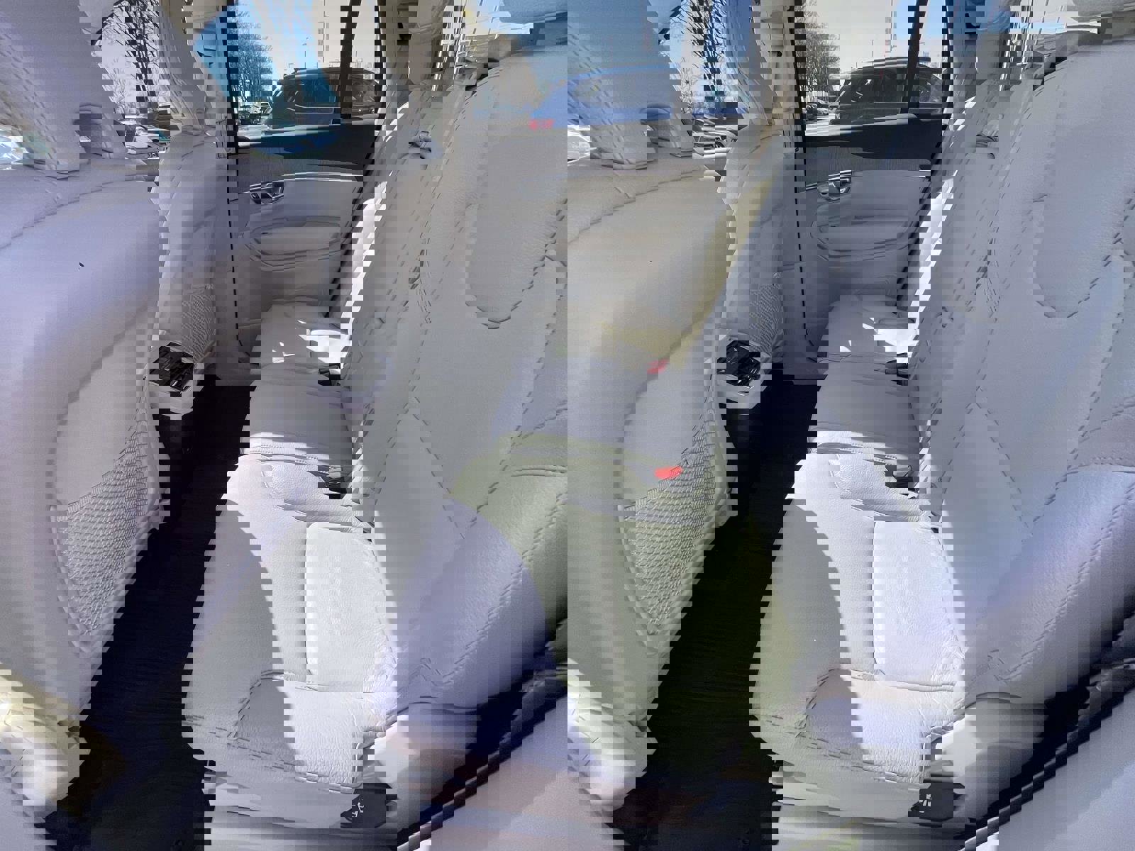 Used 2023 Volvo XC90 B6 Core w/ Protection Package Premier image 11