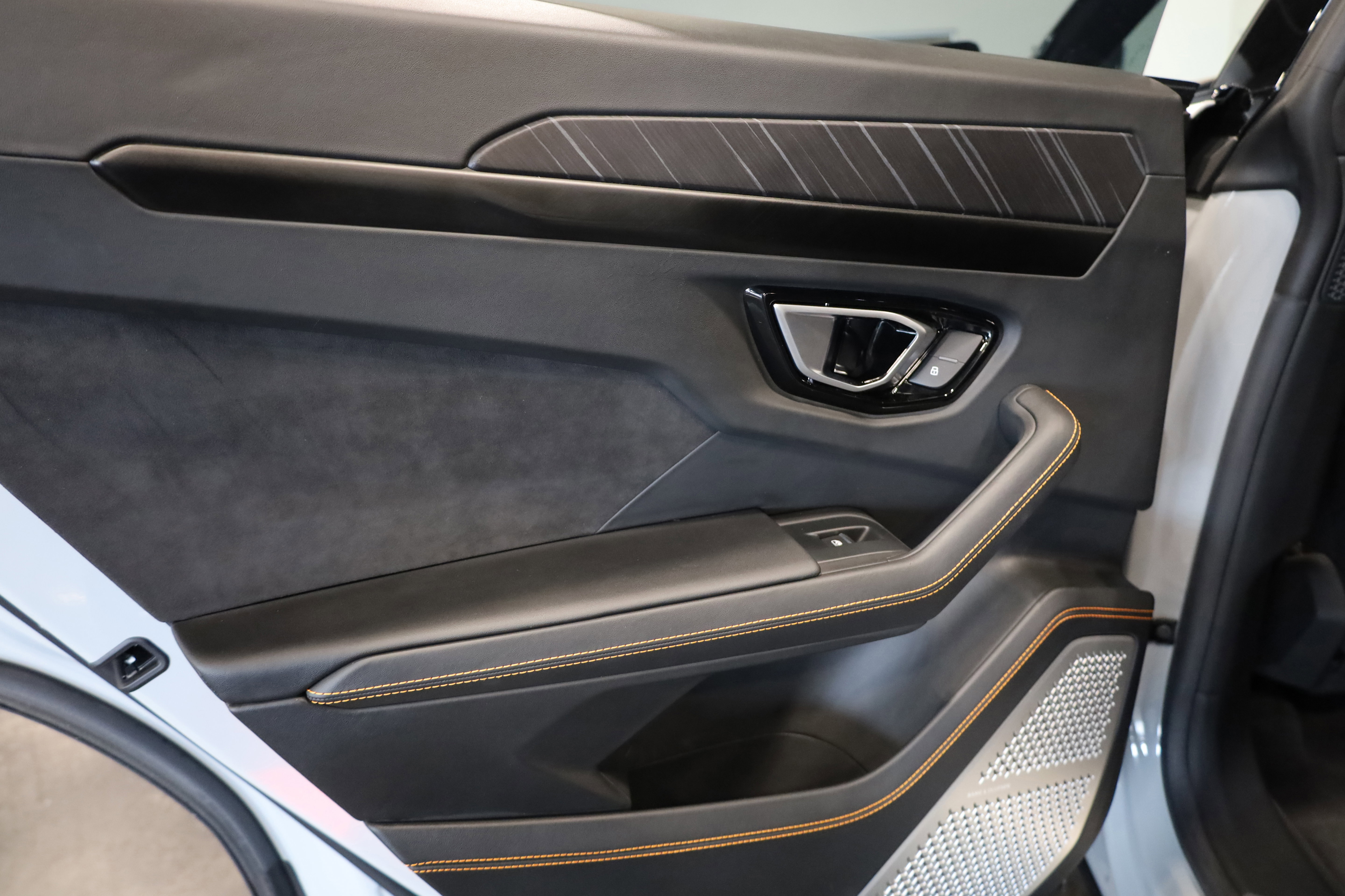 Used 2021 Lamborghini Urus image 36