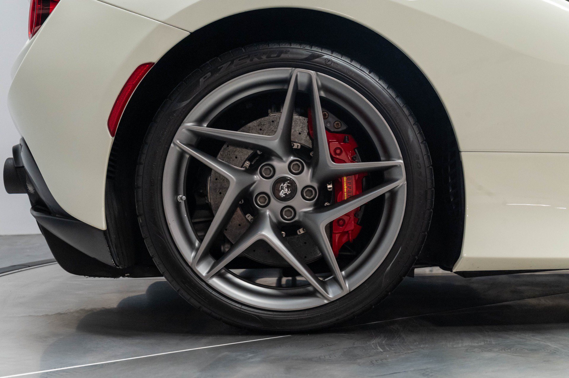 Used 2021 Ferrari F8 Tributo RWD image 23