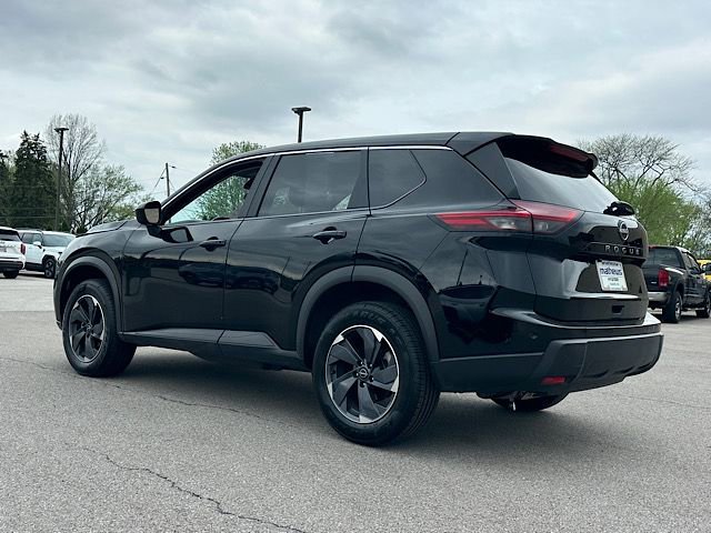 Used 2025 Nissan Rogue SV image 3