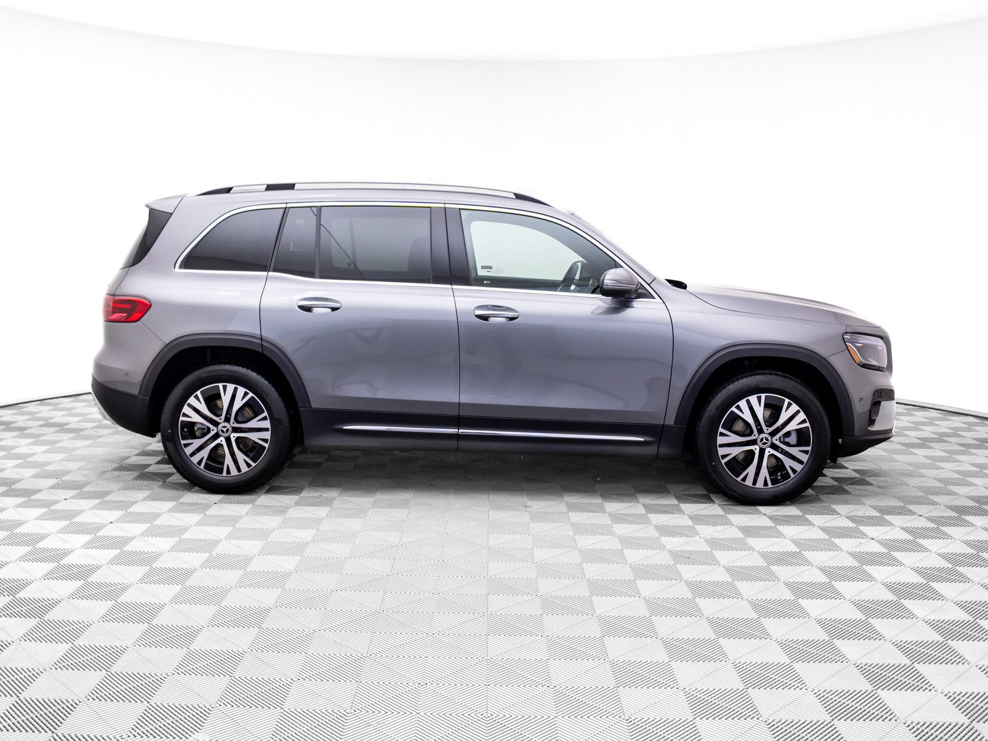 New 2026 Mercedes-Benz GLB 250 4MATIC image 6