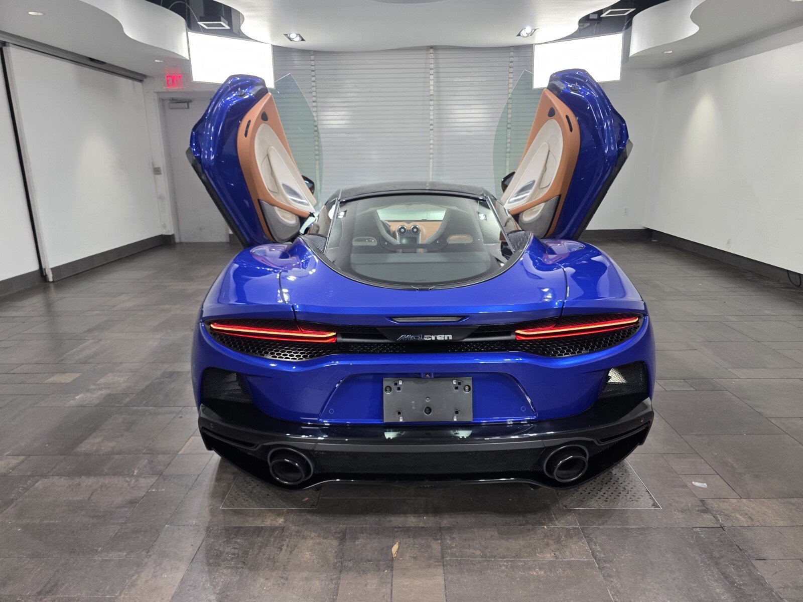 Used 2023 McLaren GT RWD image 21