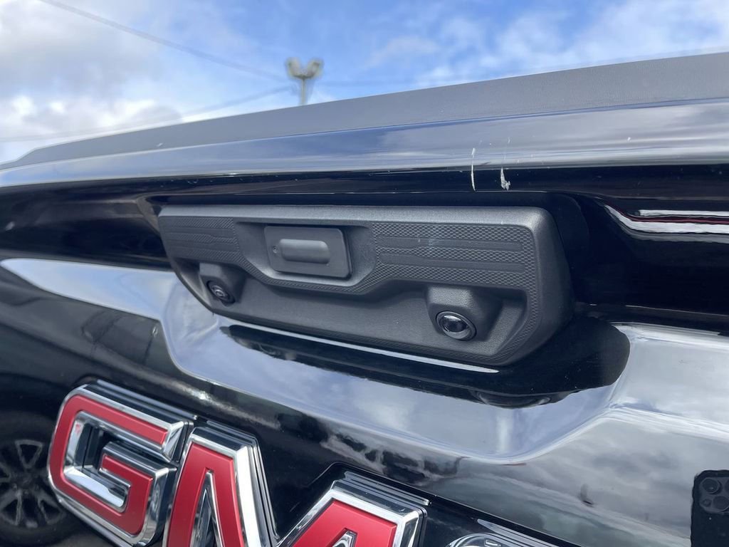 Used 2025 GMC Sierra 1500 Elevation image 11