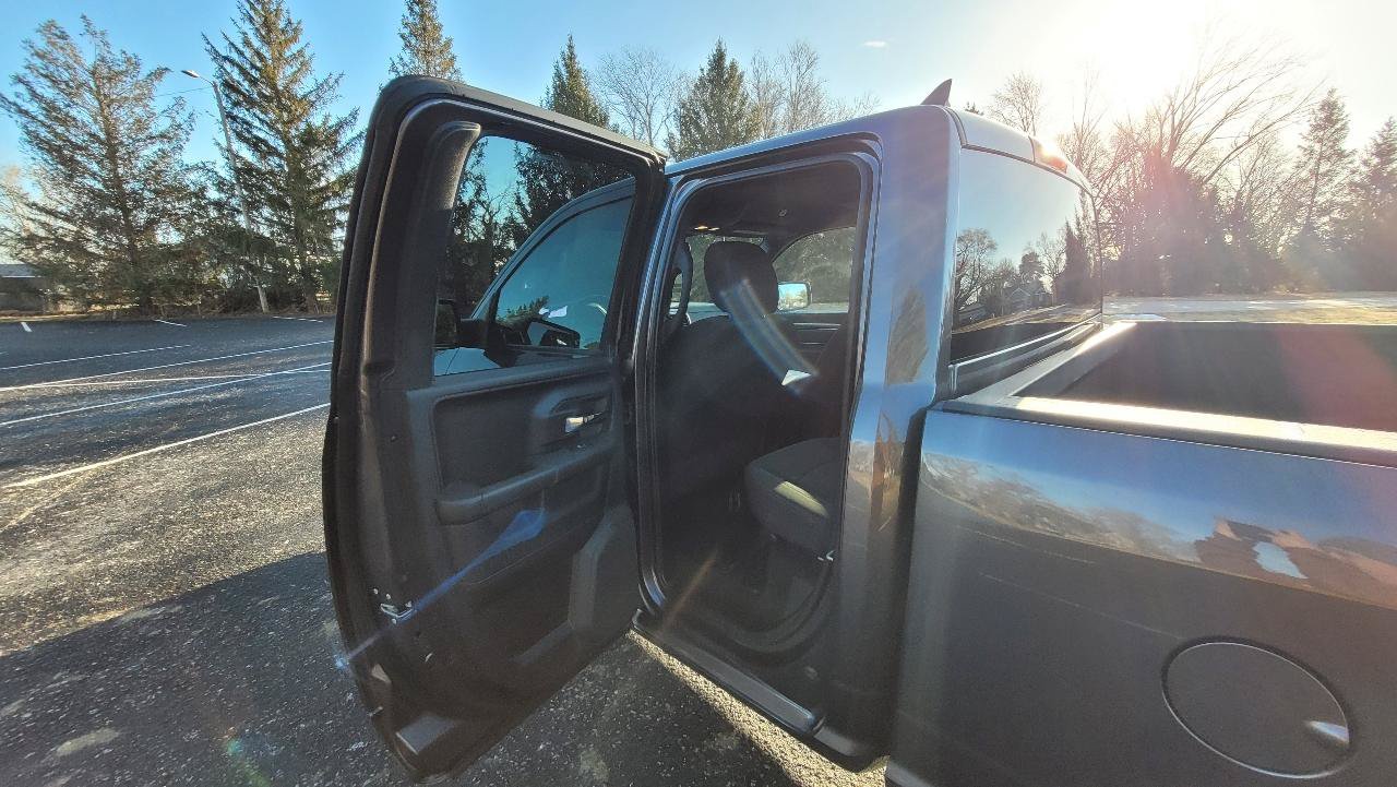 Used 2021 RAM 1500 Classic Warlock w/ Luxury Group AWD/4WD image 14