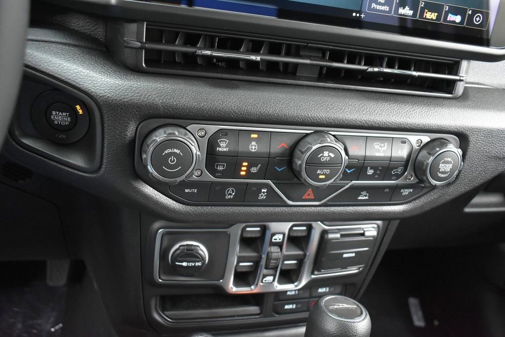 New 2026 Jeep Gladiator Sport AWD/4WD image 18