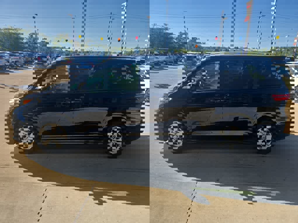 Used 2020 Toyota Sienna L image 6