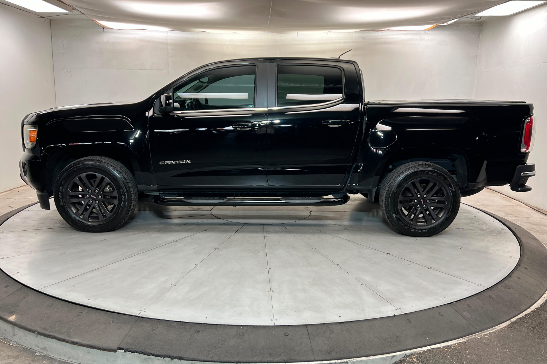 Used 2017 GMC Canyon SLE w/ Nightfall Edition RWD image 2