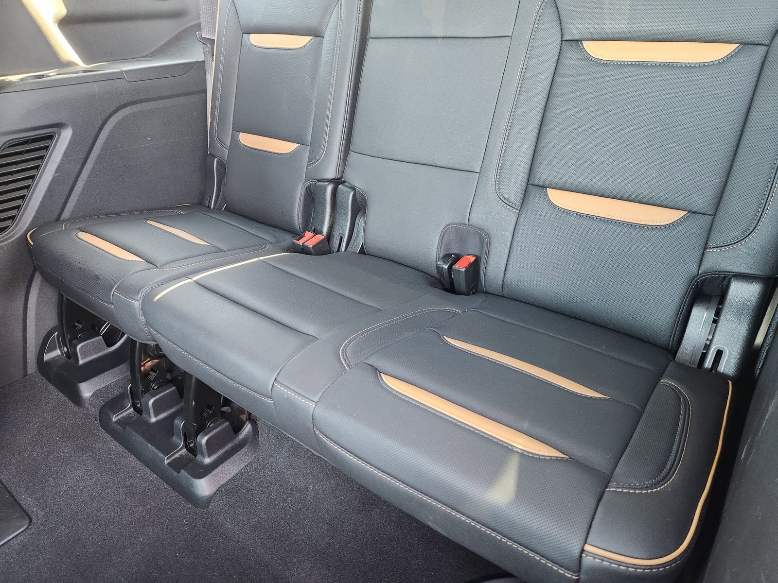 Used 2022 GMC Yukon AT4 image 36