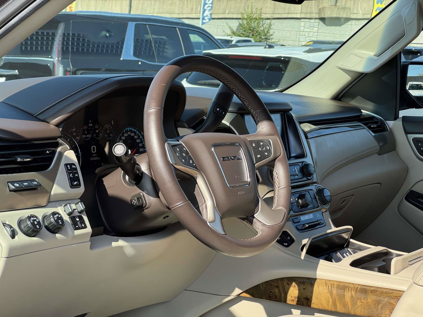 Used 2017 GMC Yukon XL Denali w/ Open Road Package AWD/4WD image 12