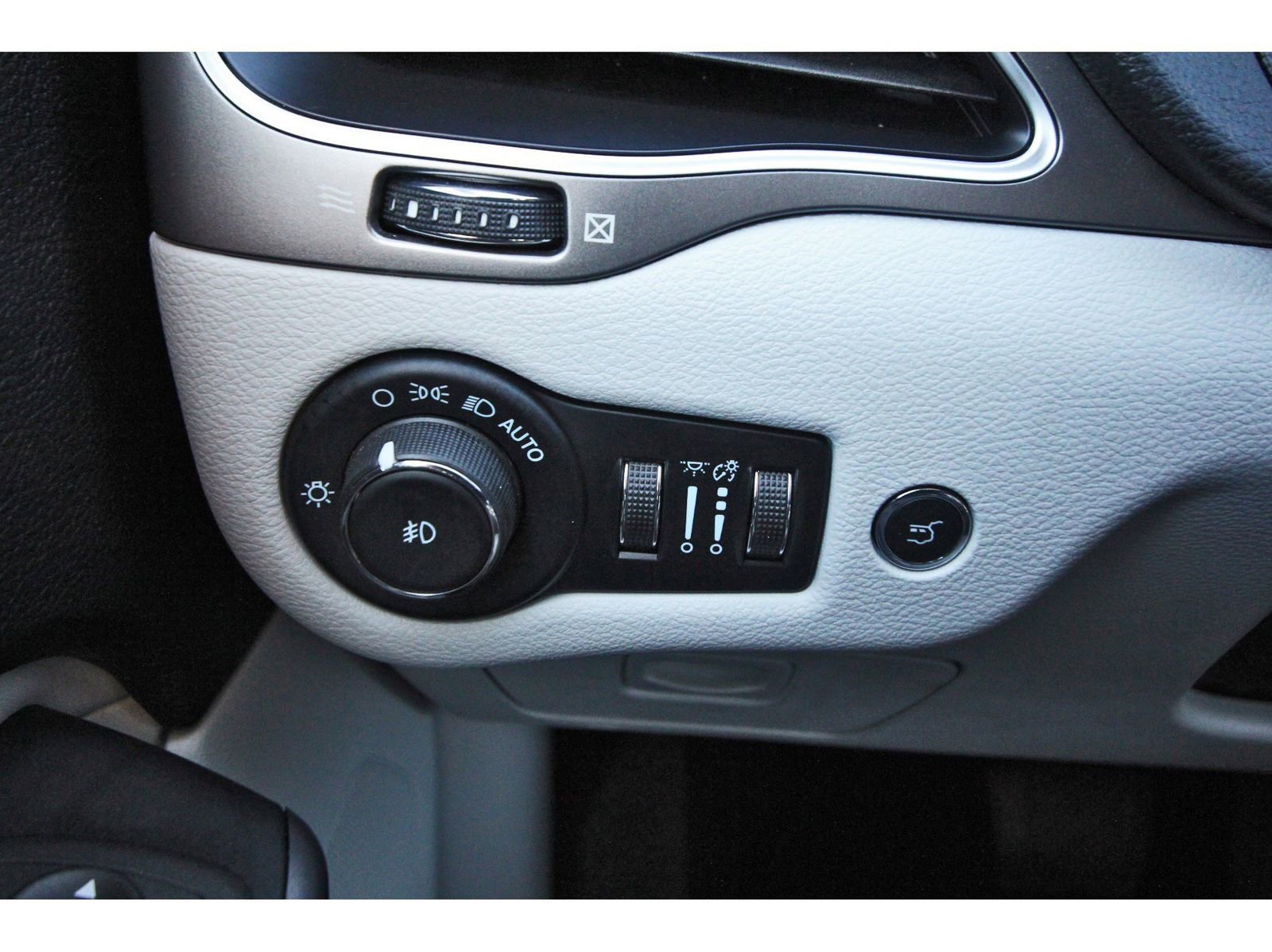 Used 2022 Jeep Cherokee Latitude Lux image 22