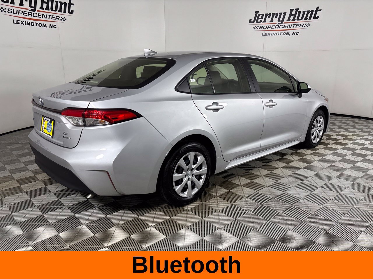 Used 2025 Toyota Corolla LE FWD image 6