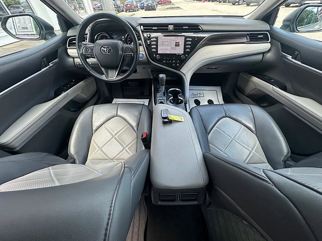 Certified 2019 Toyota Camry XLE FWD image 19