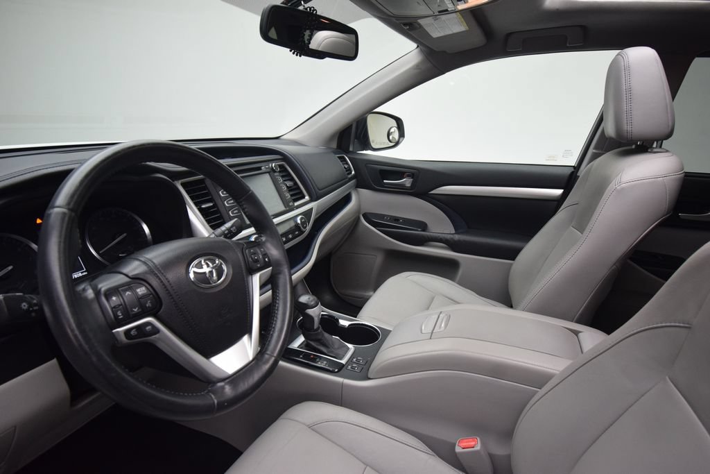 Used 2015 Toyota Highlander XLE AWD/4WD image 11