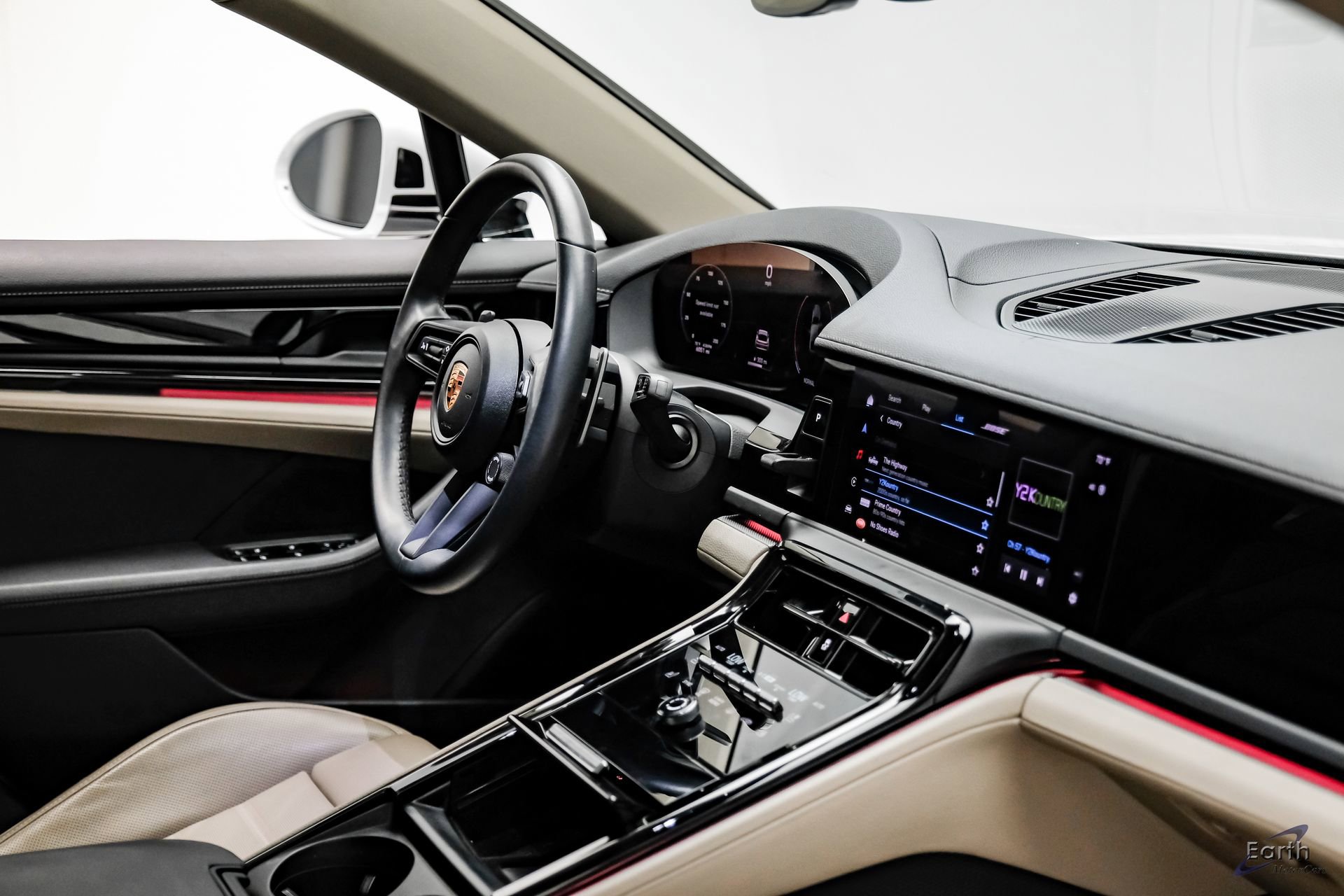 Used 2025 Porsche Panamera w/ Premium Package image 45