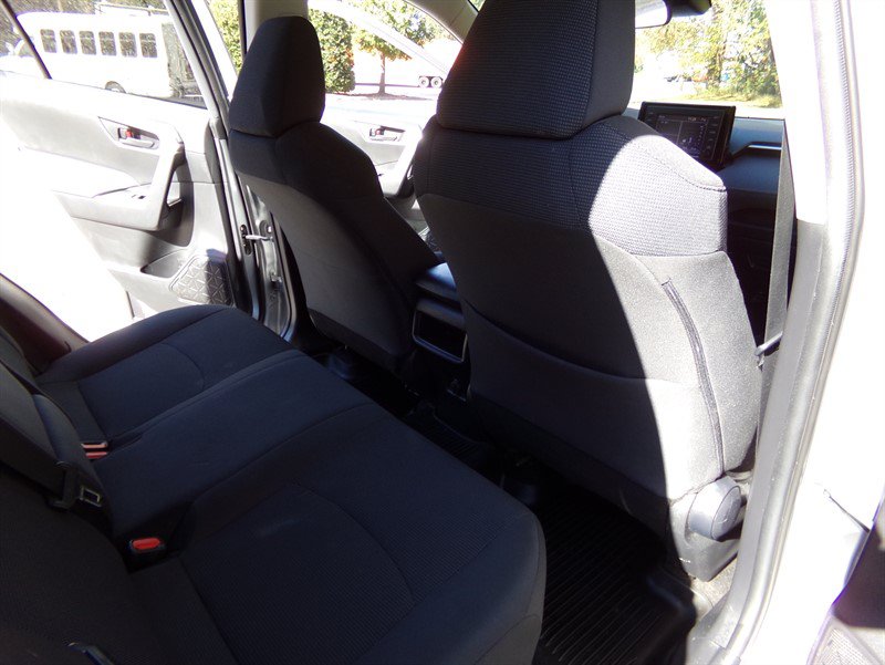 Used 2021 Toyota RAV4 LE AWD/4WD image 21