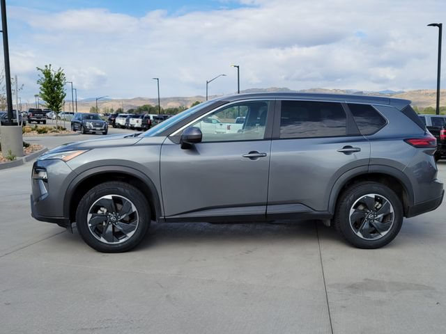 Used 2024 Nissan Rogue SV AWD/4WD image 2