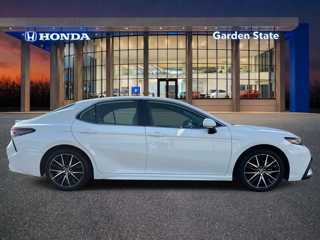 Used 2024 Toyota Camry SE AWD/4WD image 5