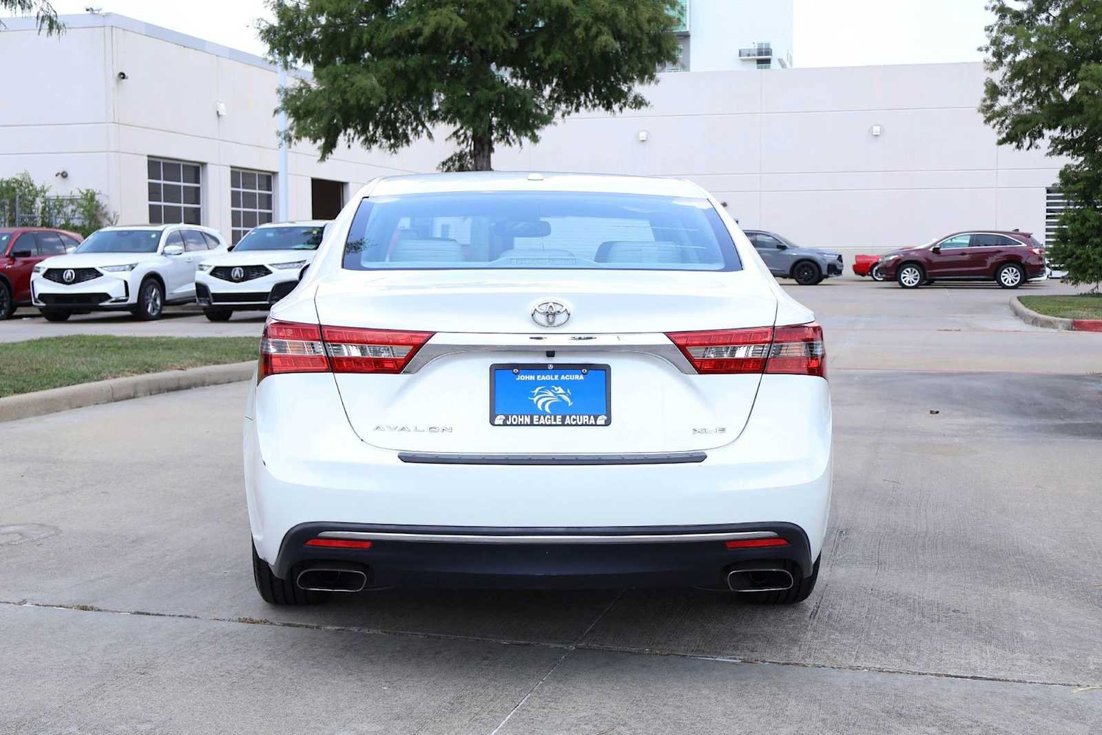 Used 2017 Toyota Avalon XLE Premium FWD image 5