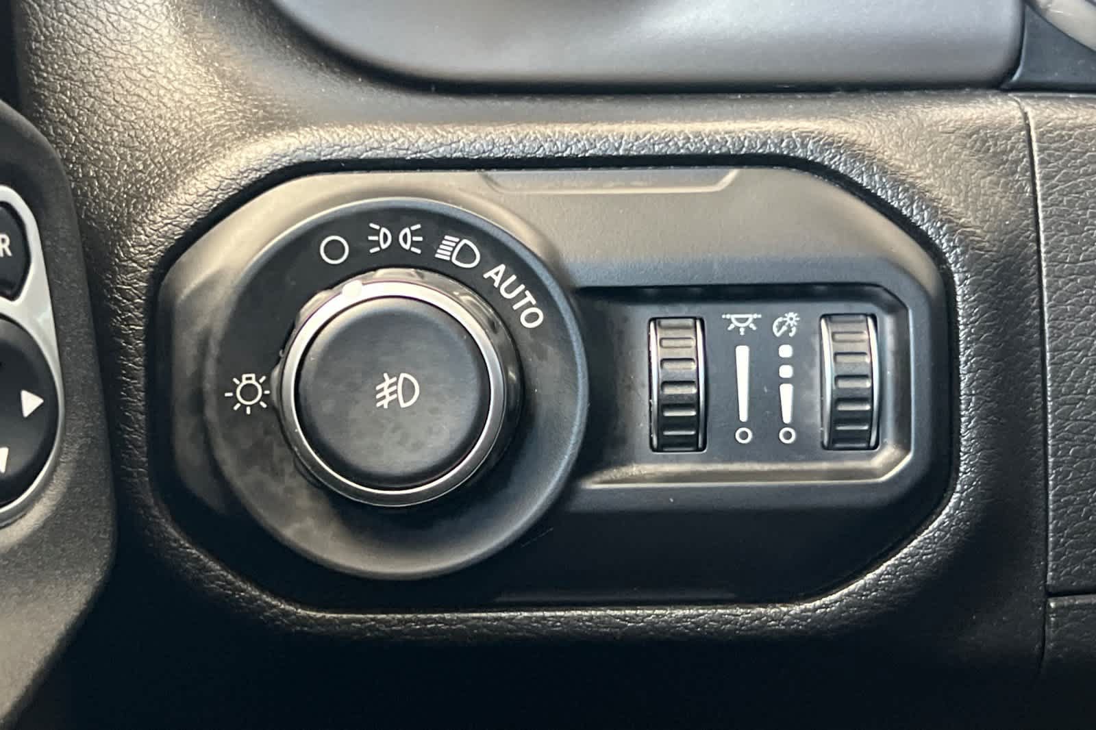 Used 2019 Jeep Wrangler Unlimited Sport S AWD/4WD image 30