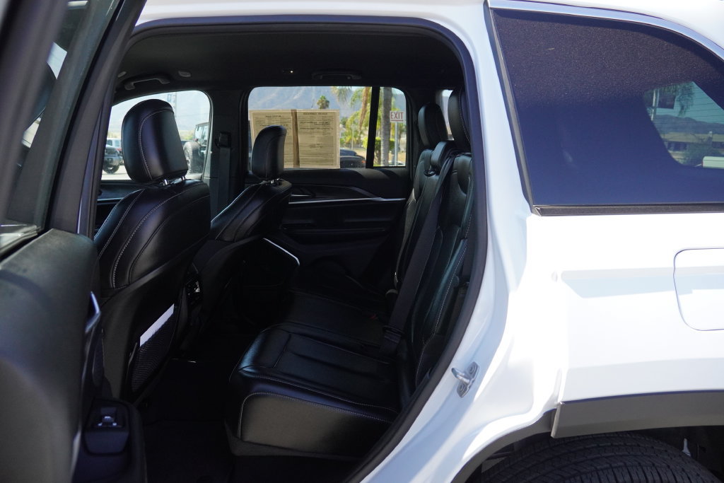 Used 2026 Jeep Grand Cherokee Limited AWD/4WD image 33