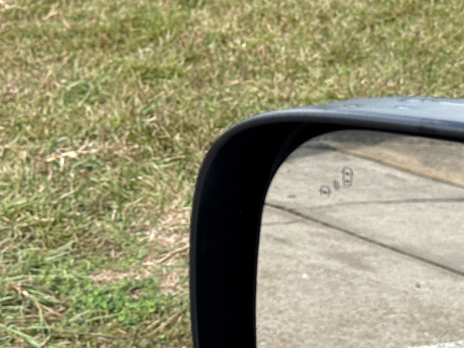 Used 2022 Nissan Titan SV image 16