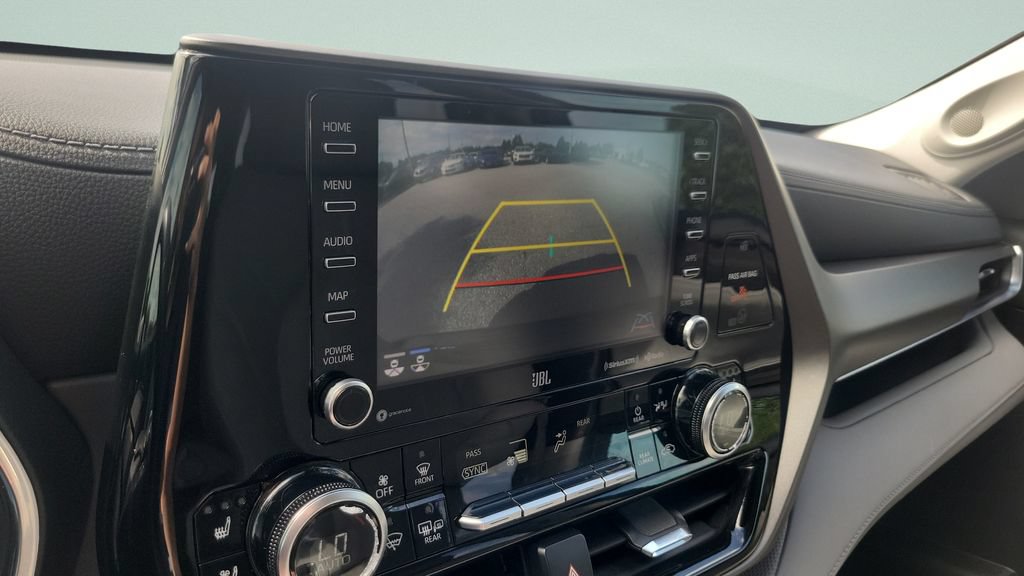 Certified 2021 Toyota Highlander Limited FWD image 17