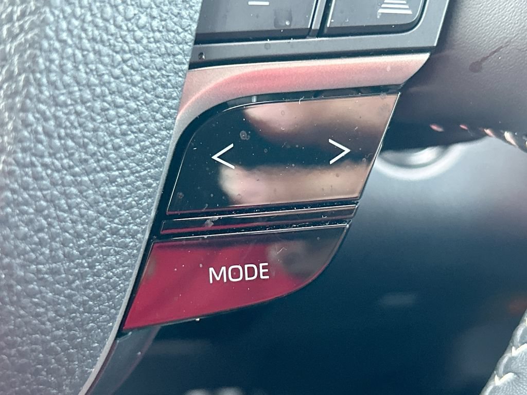 Used 2025 Toyota Camry SE w/ Convenience Package FWD image 17