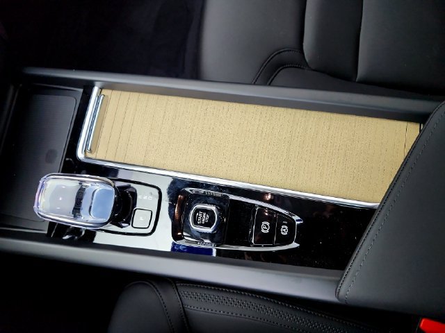 New 2026 Volvo XC60 T8 Plus w/ Protection Package Premier AWD/4WD image 26