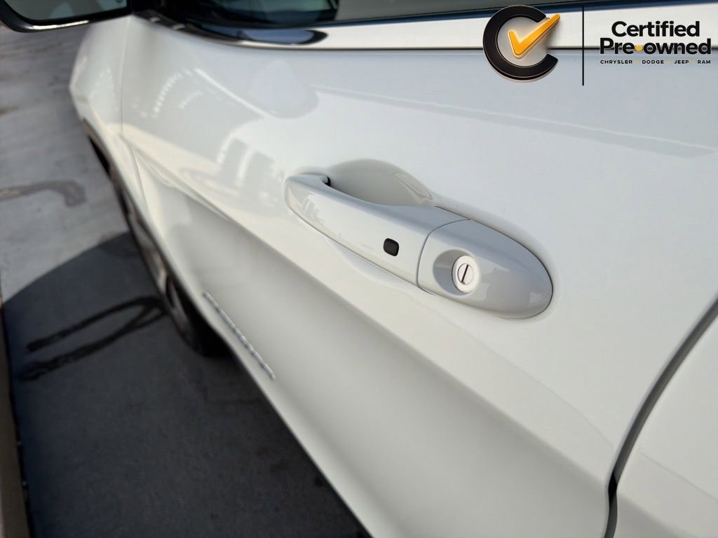 Used 2021 Jeep Cherokee Limited w/ Elite Package FWD image 16