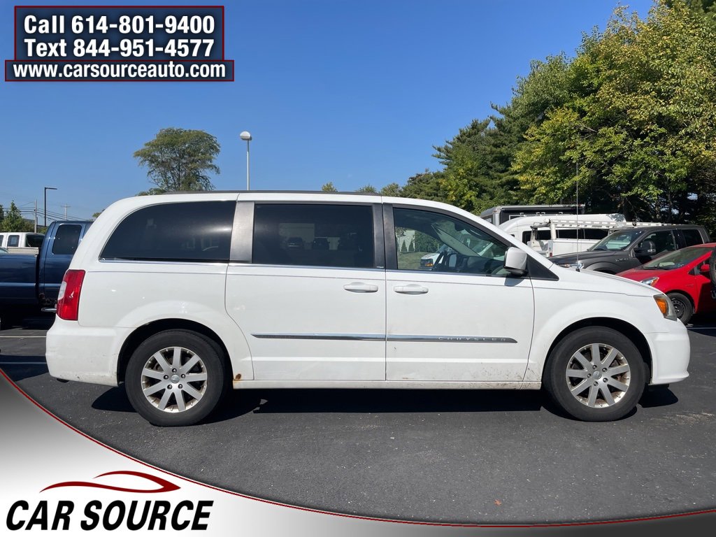 Used 2014 Chrysler Town & Country Touring image 6