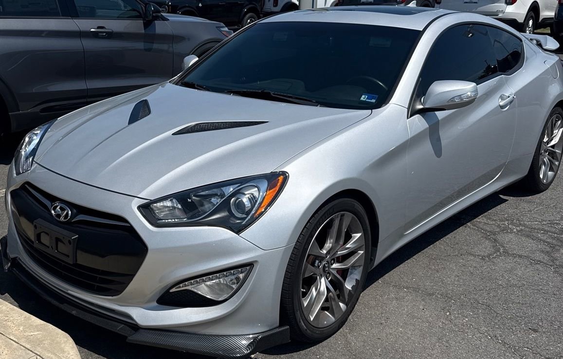 Used 2015 Hyundai Genesis 3.8 RWD image 1