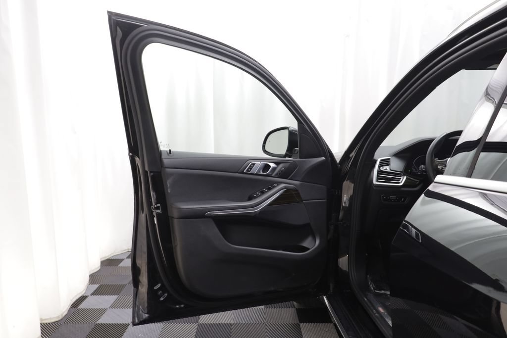 Used 2020 BMW X5 xDrive40i w/ Convenience Package AWD/4WD image 4
