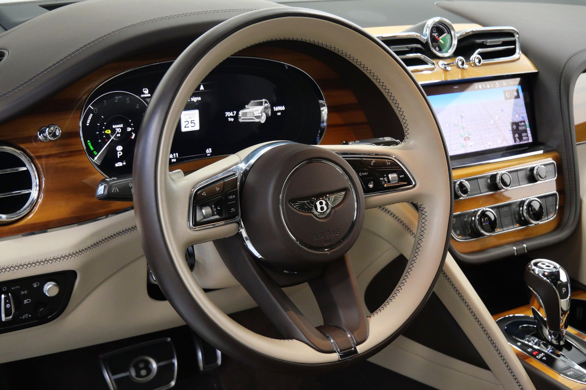 Used 2021 Bentley Bentayga Hybrid -Mulliner Driving Speci image 15