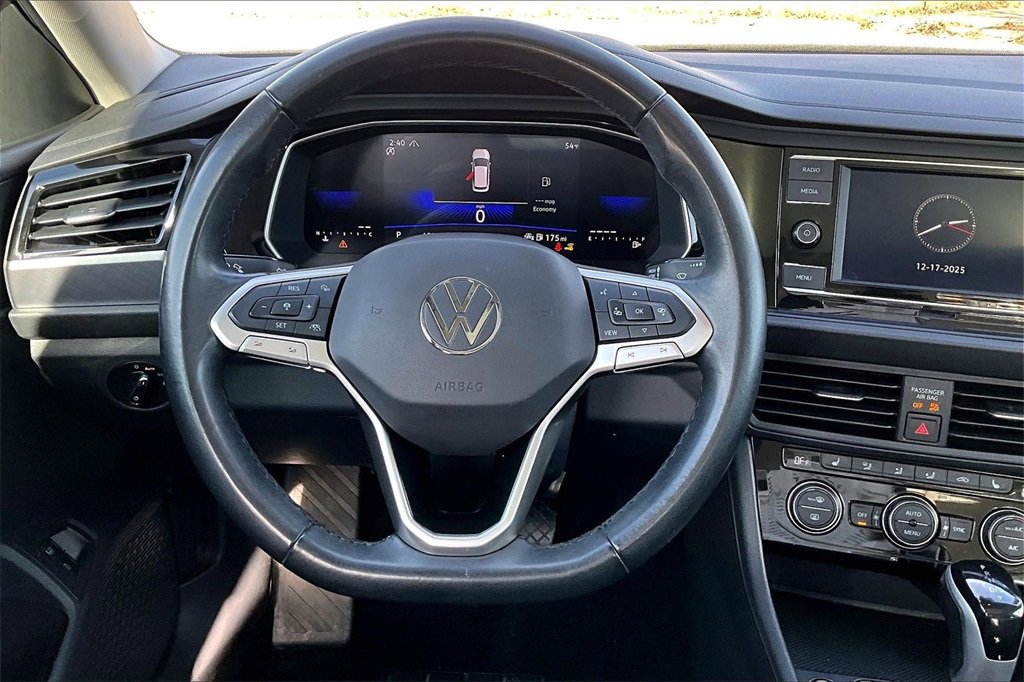 Used 2024 Volkswagen Jetta SE image 5