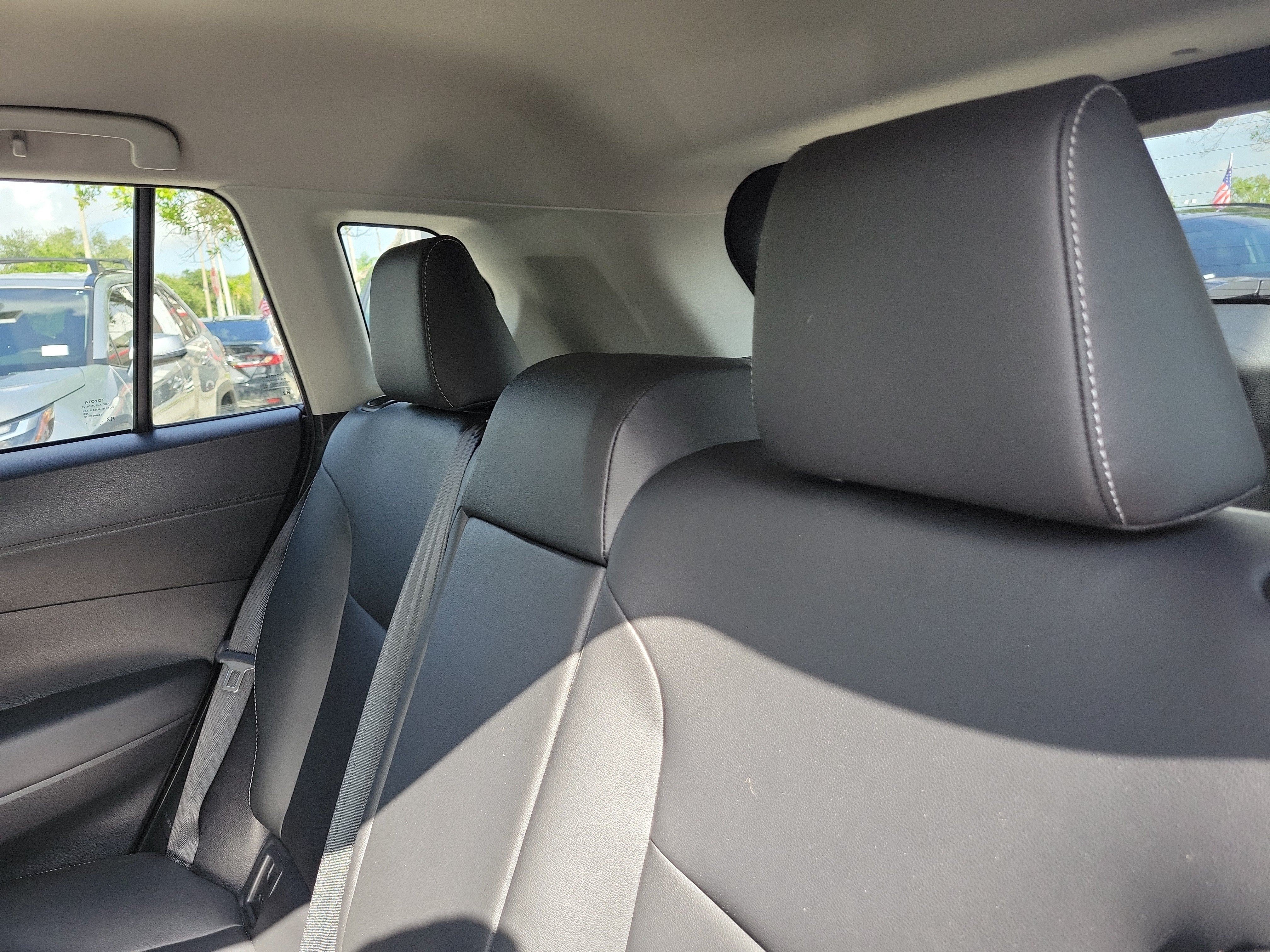 Used 2022 Toyota Corolla Cross XLE FWD image 13