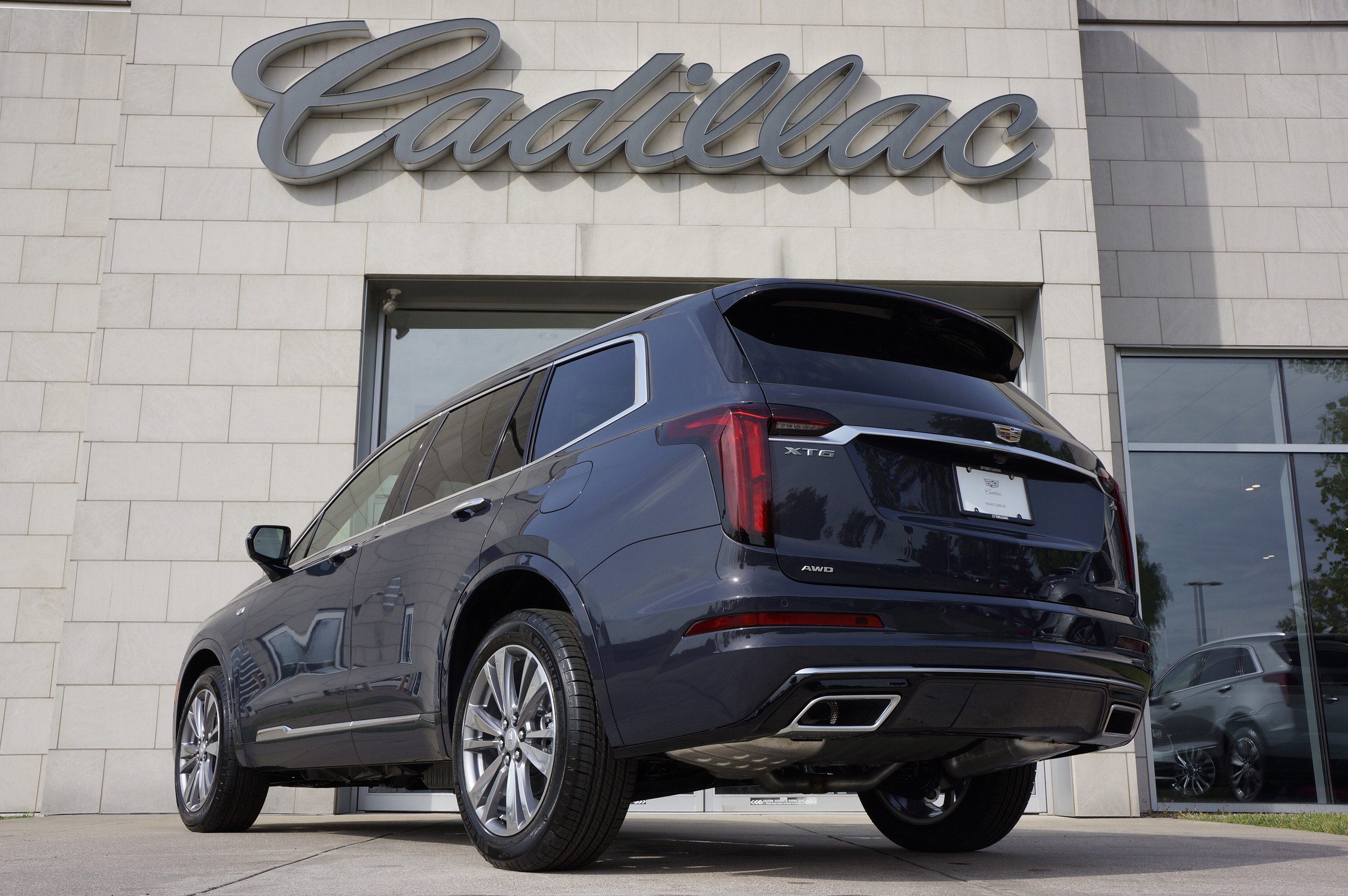 Used 2025 Cadillac XT6 Premium Luxury image 8