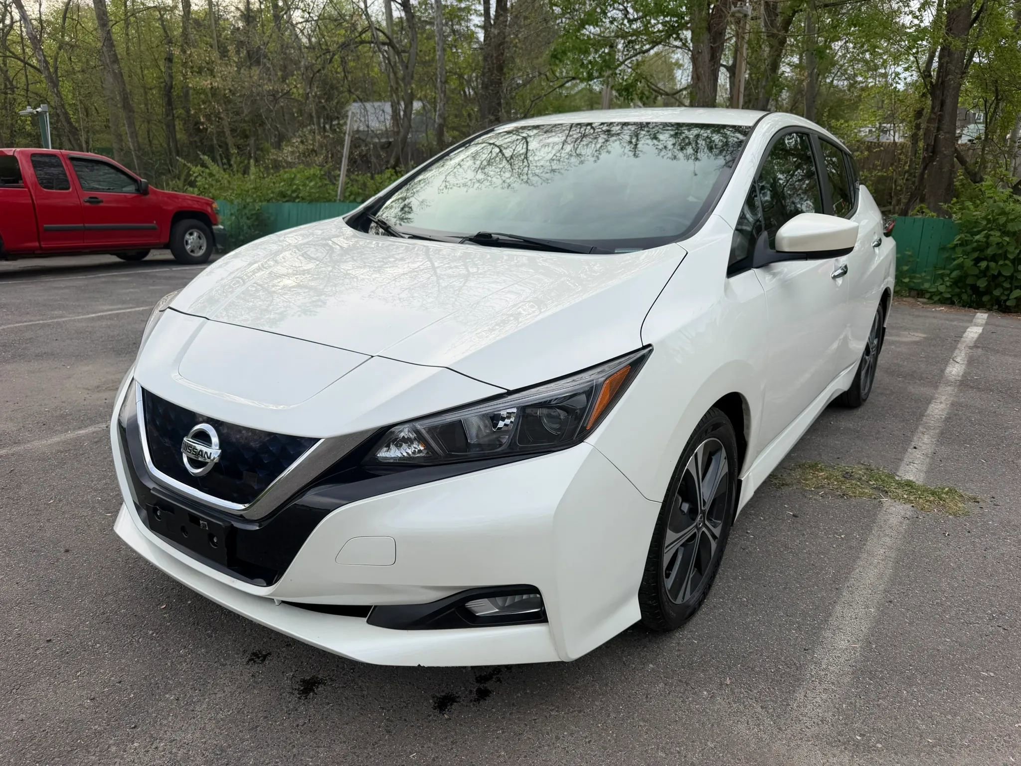 Used 2022 Nissan Leaf SV image 1