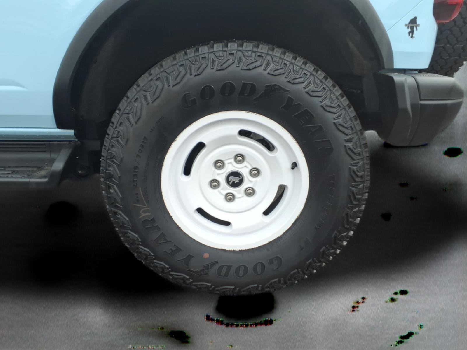 Used 2025 Ford Bronco Heritage Edition AWD/4WD image 9