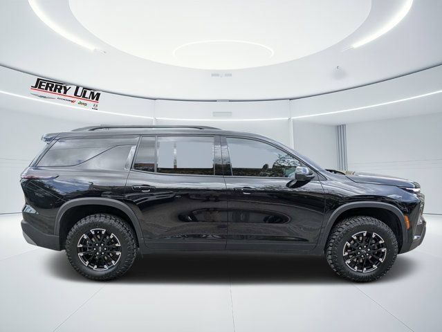Used 2024 Chevrolet Traverse Z71 AWD/4WD image 2