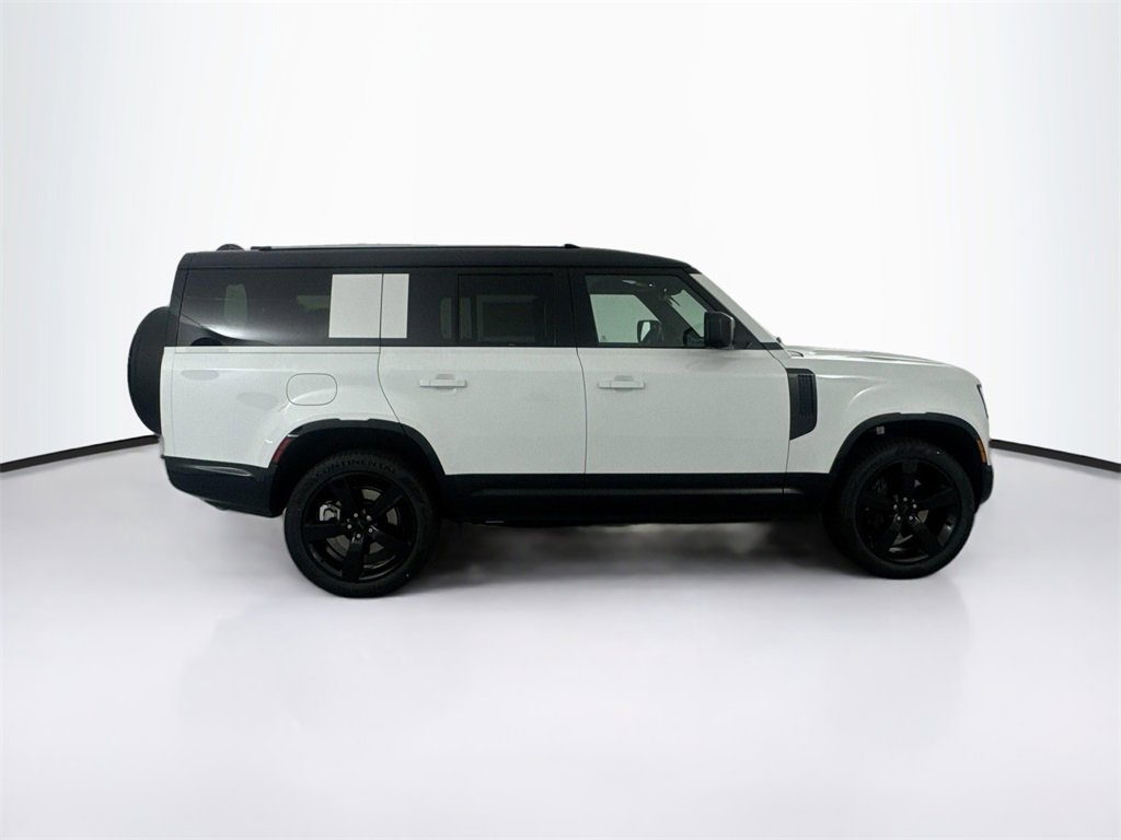 New 2026 Land Rover Defender 130 X-Dynamic SE image 4