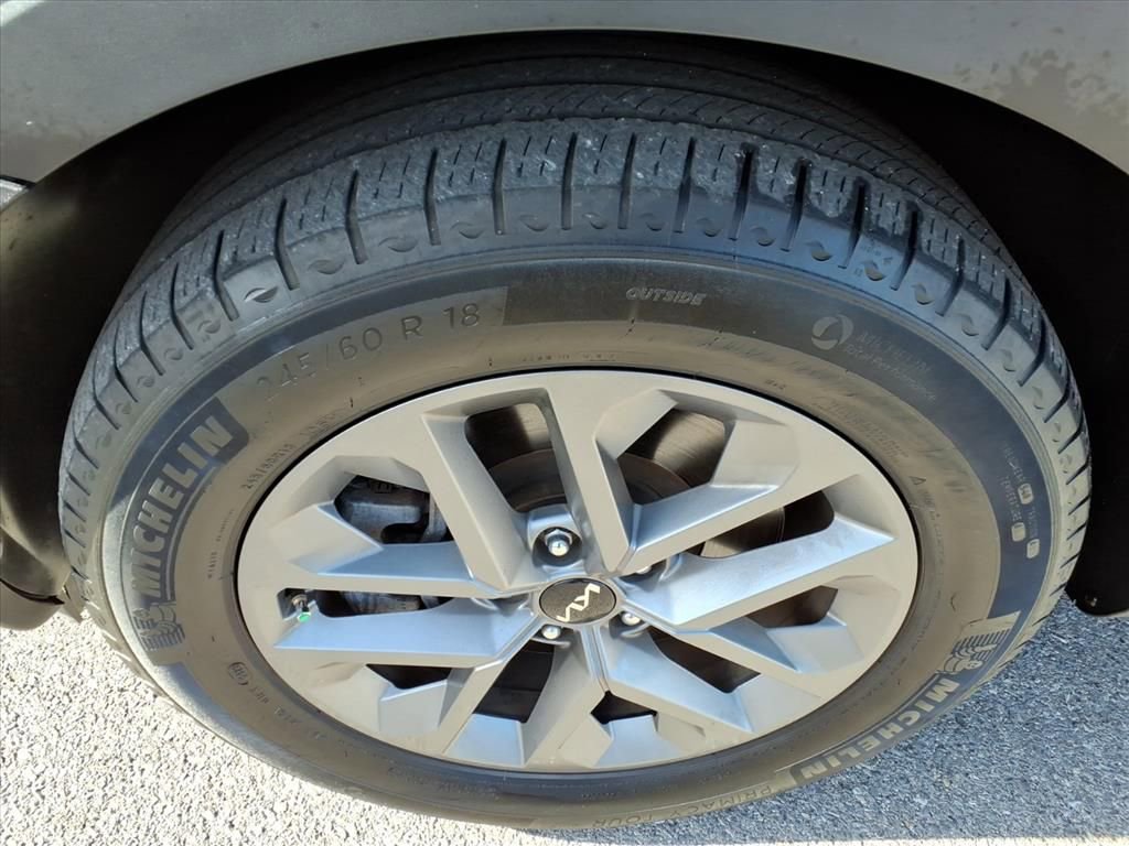 Used 2023 Kia Telluride LX image 10