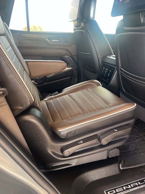 Used 2025 GMC Yukon Denali Ultimate w/ LPO, Floor Liner Package AWD/4WD image 13