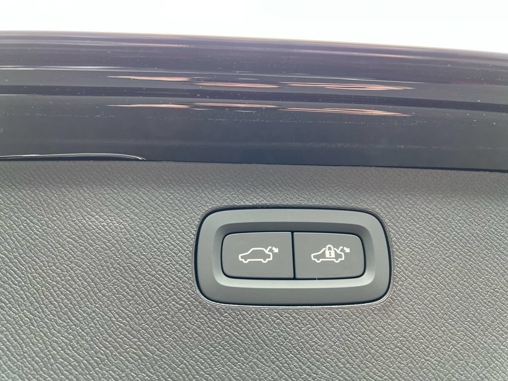 New 2026 Volvo XC90 B6 Plus w/ Protection Package Premier AWD/4WD image 30