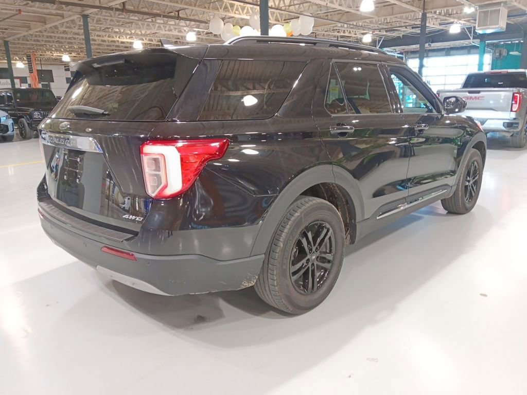Used 2023 Ford Explorer XLT w/ Equipment Group 202A image 6