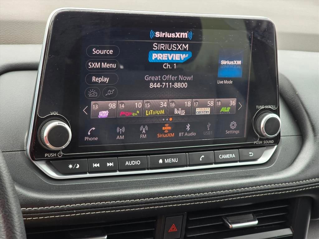 Used 2023 Nissan Rogue SV image 4