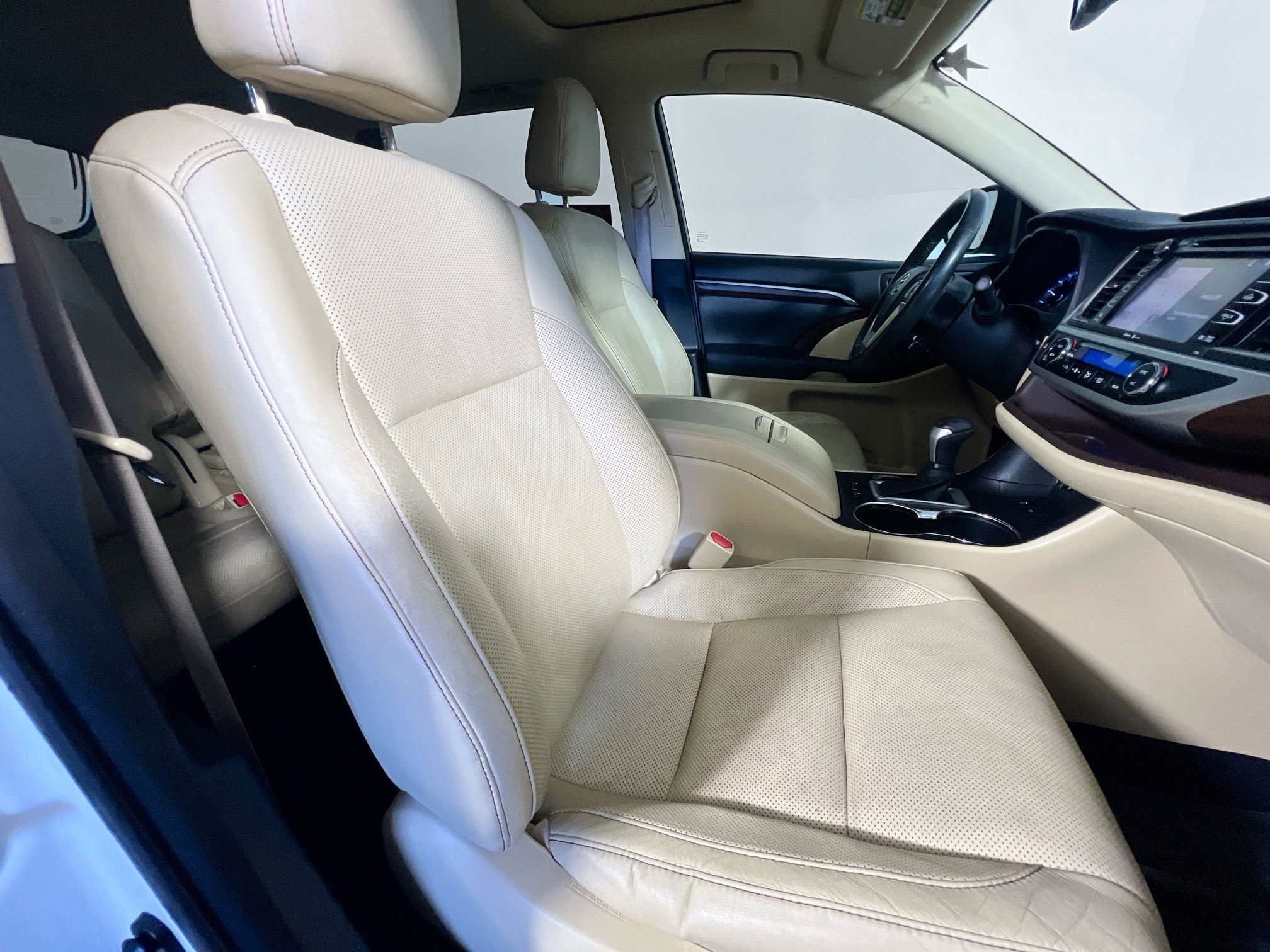 Used 2014 Toyota Highlander Limited image 31