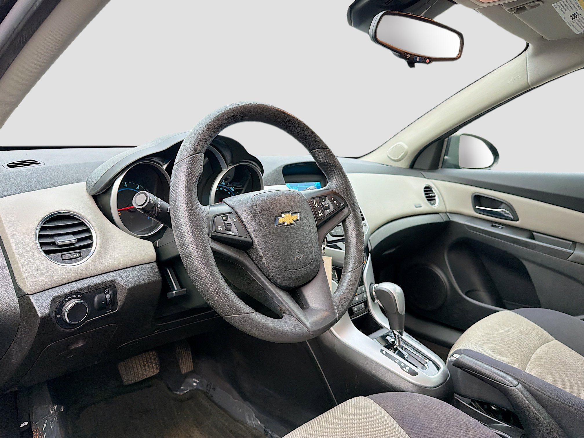 Used 2013 Chevrolet Cruze LS image 3