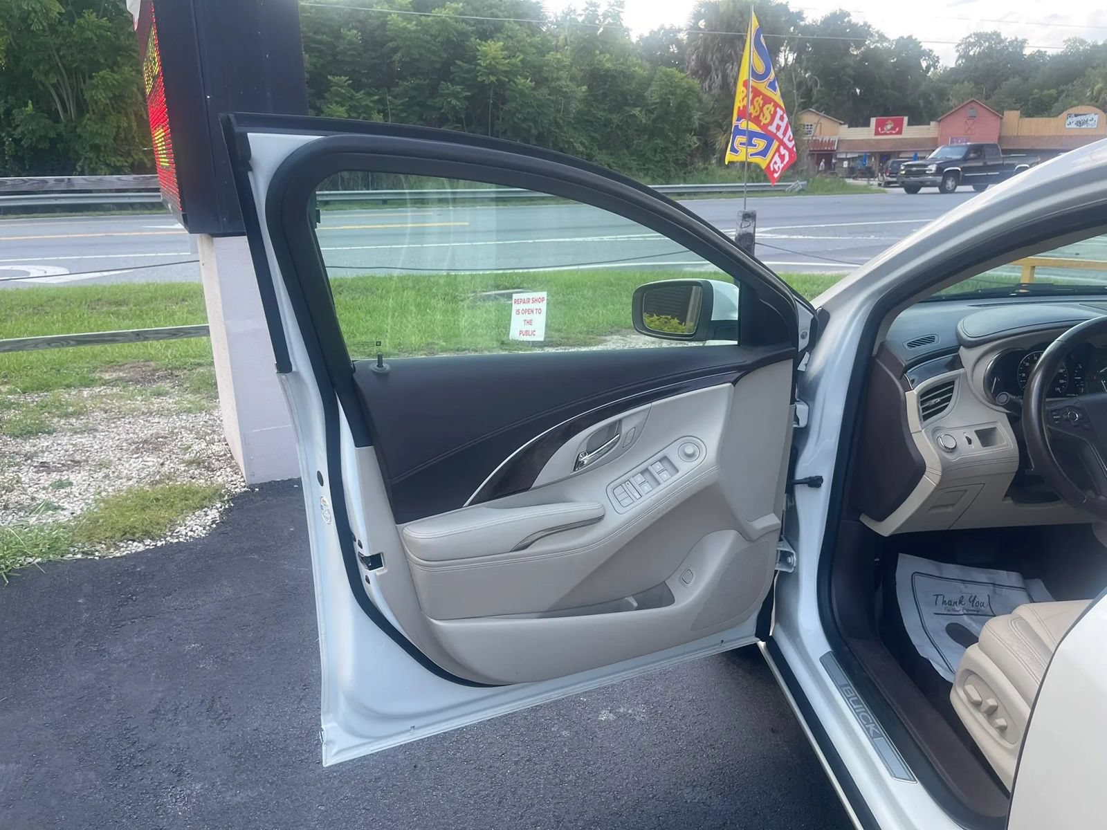 Used 2014 Buick LaCrosse Leather FWD image 9