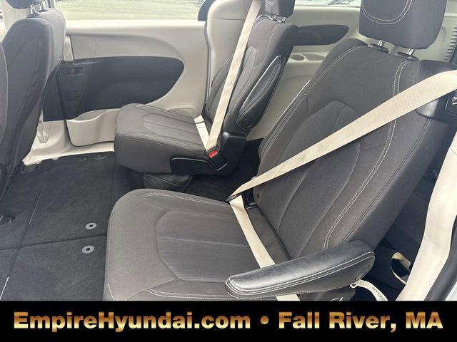 Used 2023 Chrysler Voyager LX image 16