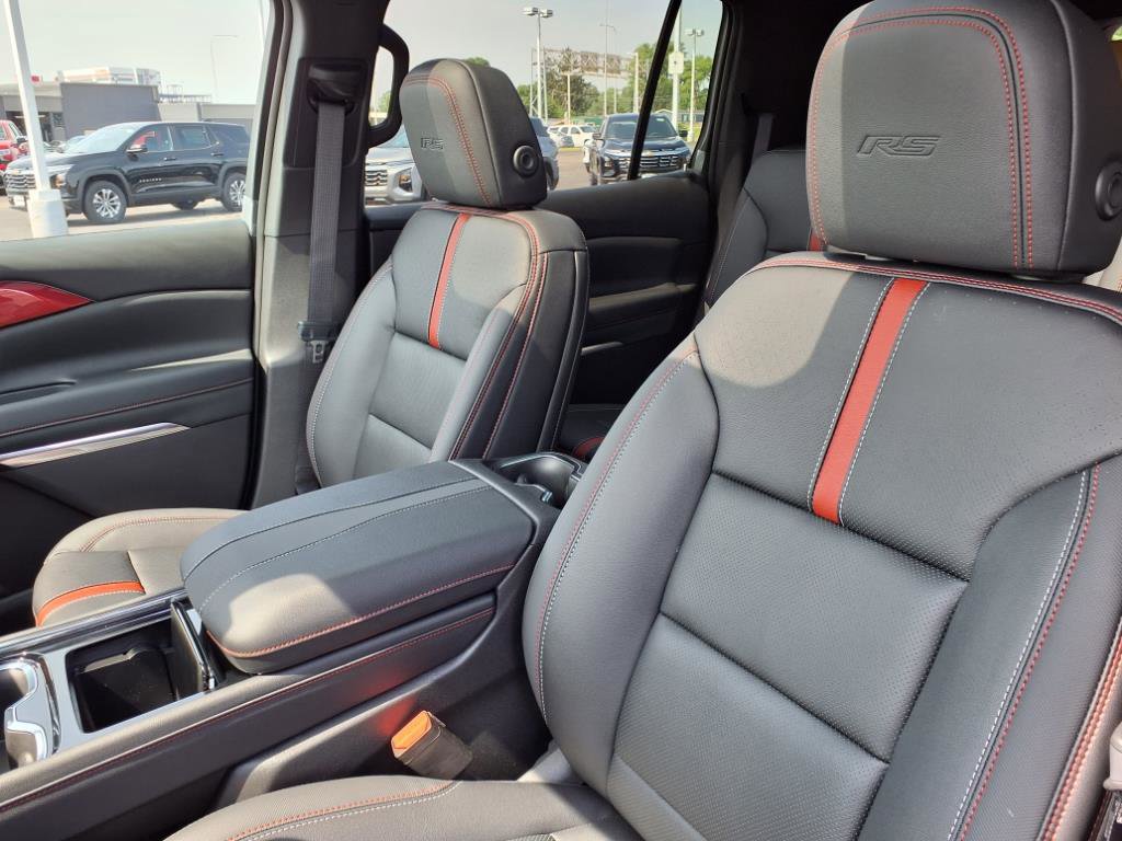 New 2025 Chevrolet Traverse RS w/ LPO, Floor Liner Package image 12